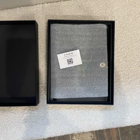 !!SOLD!! COACH Leather Notebook with Rexy Notebook Brass Turnlock - Picture 3 of 10